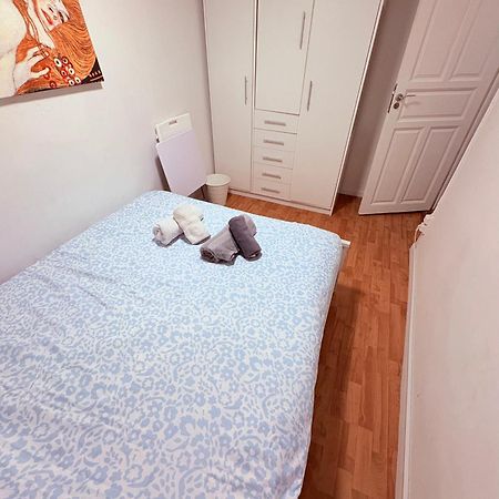 Stunning Flat For 6 People 3 Blocks From The Beach Plus Welcome Breakfast Barcelona Exterior photo