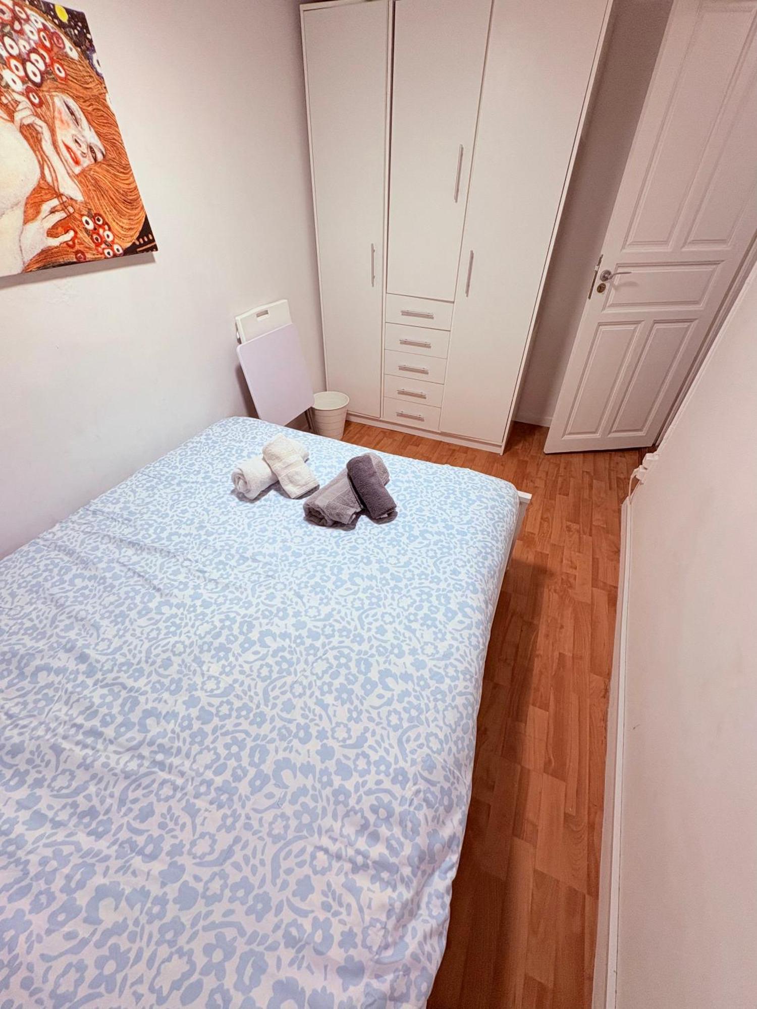 Stunning Flat For 6 People 3 Blocks From The Beach Plus Welcome Breakfast Barcelona Exterior photo