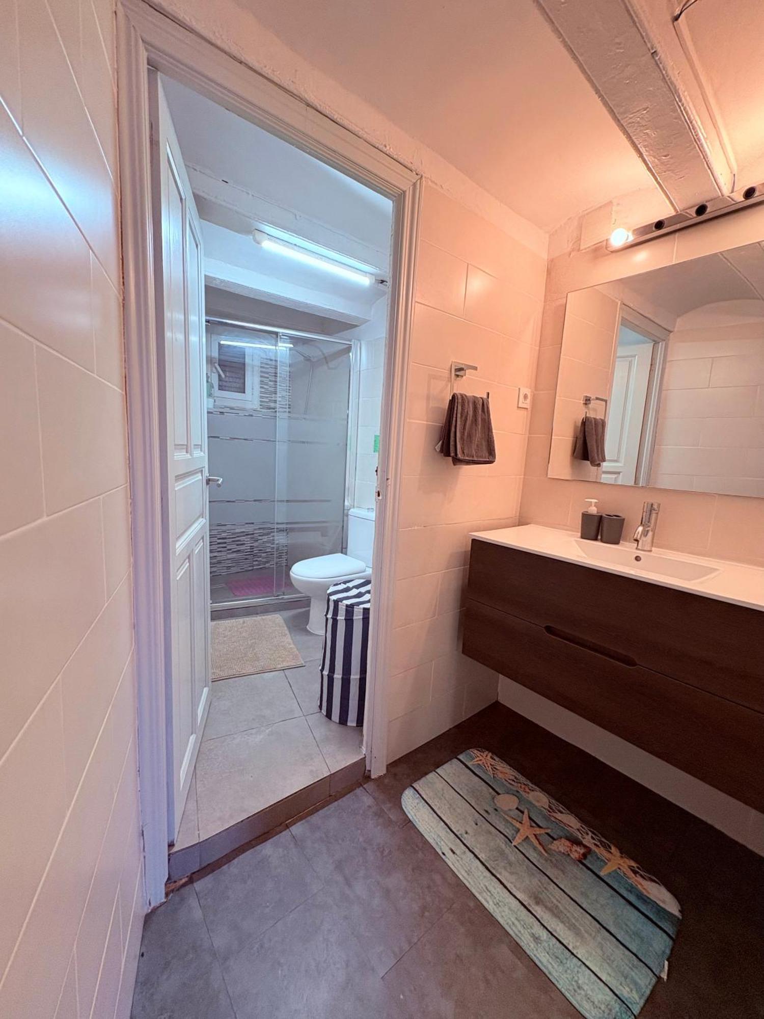 Stunning Flat For 6 People 3 Blocks From The Beach Plus Welcome Breakfast Barcelona Exterior photo