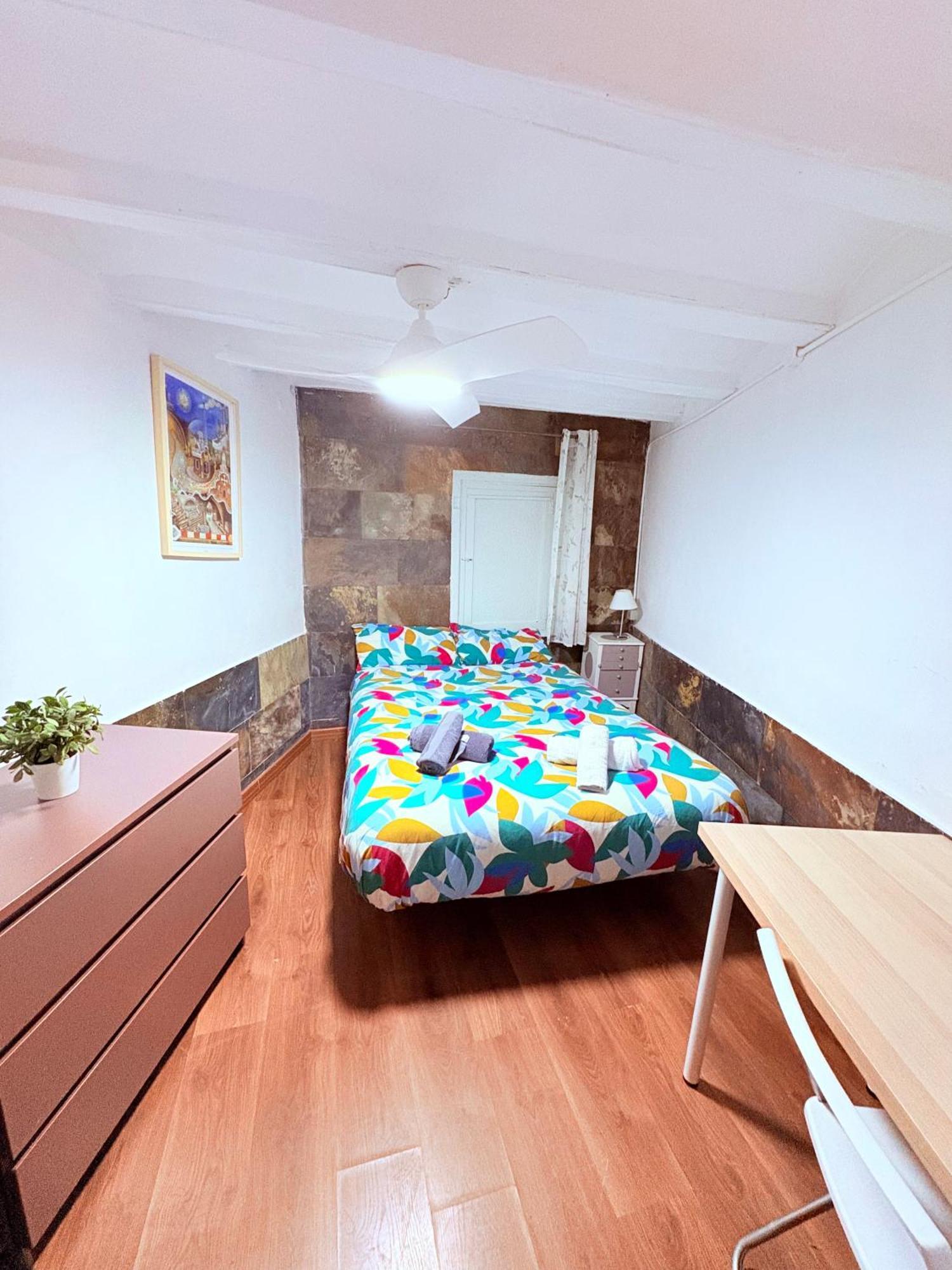 Stunning Flat For 6 People 3 Blocks From The Beach Plus Welcome Breakfast Barcelona Exterior photo