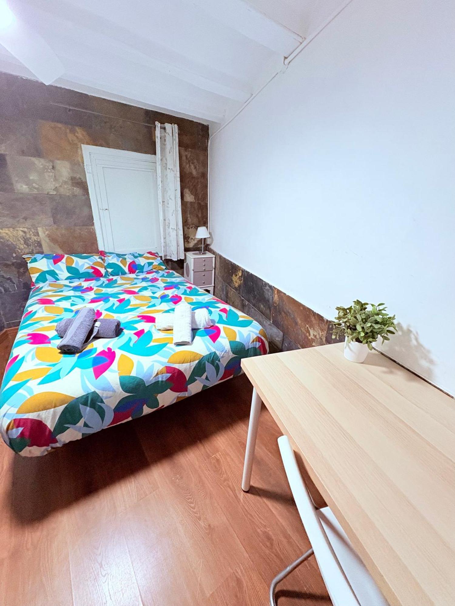 Stunning Flat For 6 People 3 Blocks From The Beach Plus Welcome Breakfast Barcelona Exterior photo