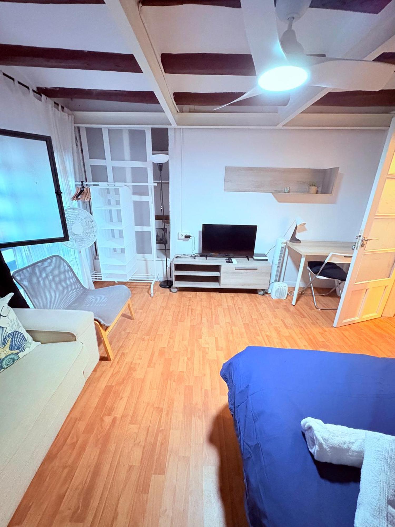 Stunning Flat For 6 People 3 Blocks From The Beach Plus Welcome Breakfast Barcelona Exterior photo
